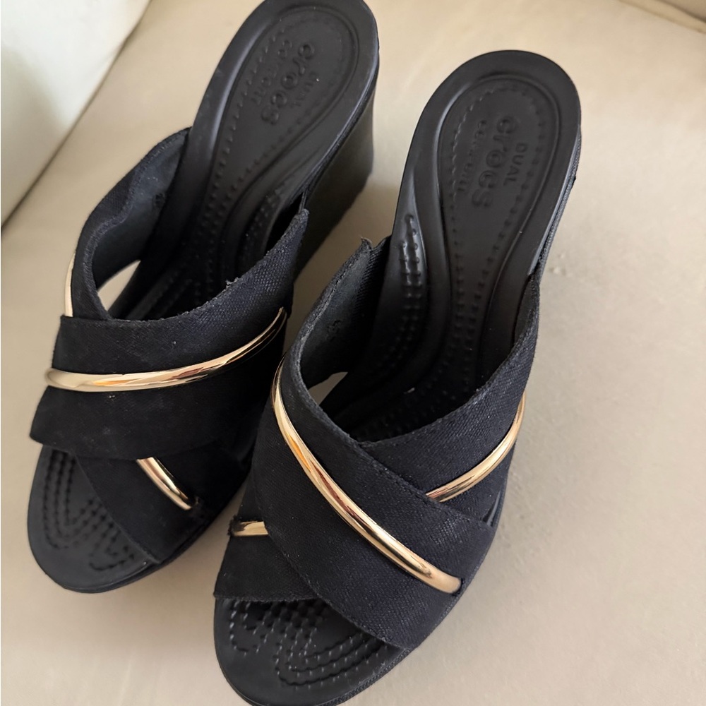 NWOT CROCS Black Wedges with Gold Straps